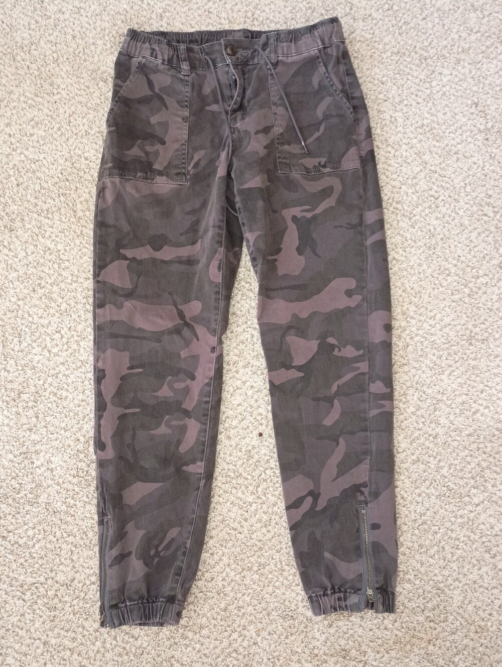 Boutique Soft Stretch Denim Cargo Camouflage Jogger Pants - Gray Camo